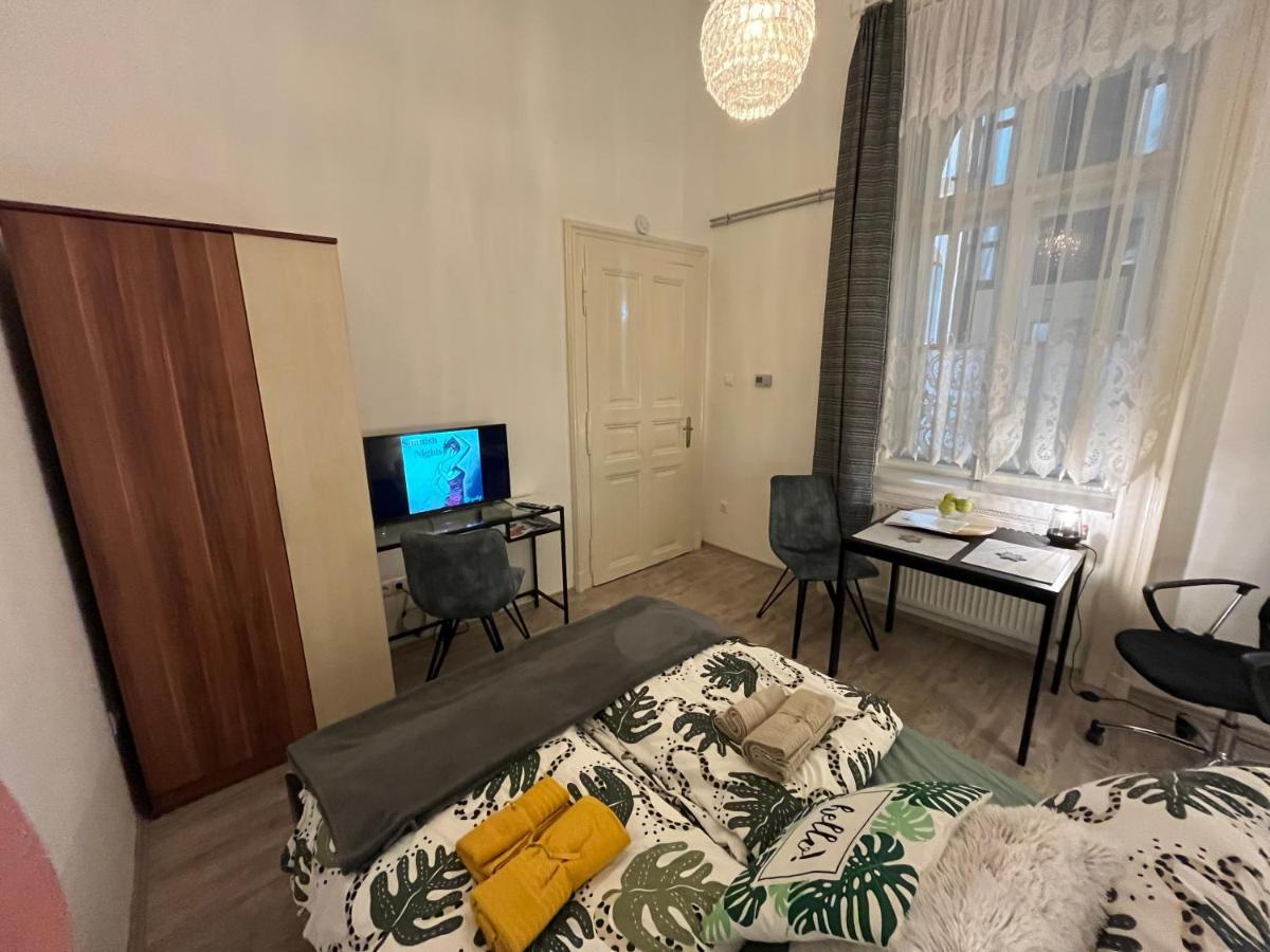 Ferienwohnung Garibaldik Apartman Budapest Exterior foto